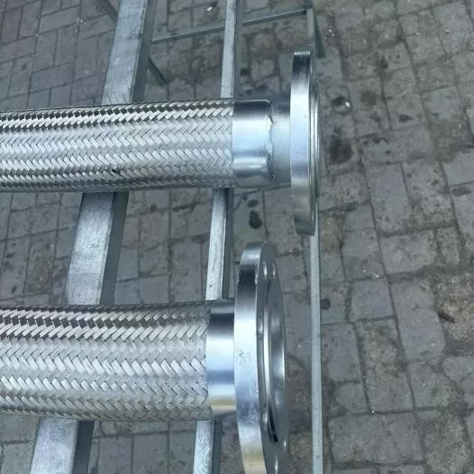 Hos Logam Fleksibel Beralun